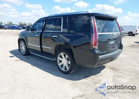 2015 Cadillac Escalade Luxury z USA, uszkodzony, nr VIN 1GYS4MKJ9FR531500